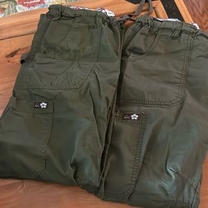Koi Lindsey scrub pants olive petite small, like new, barely worn